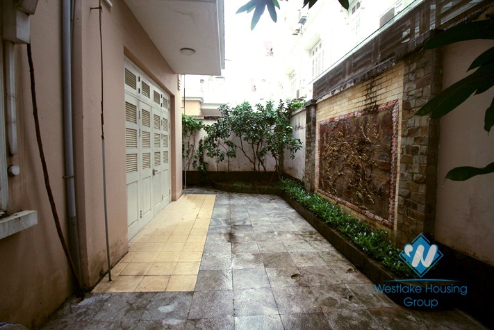 Nice and affordable 5 bebdroom villa to rent in Ciputra